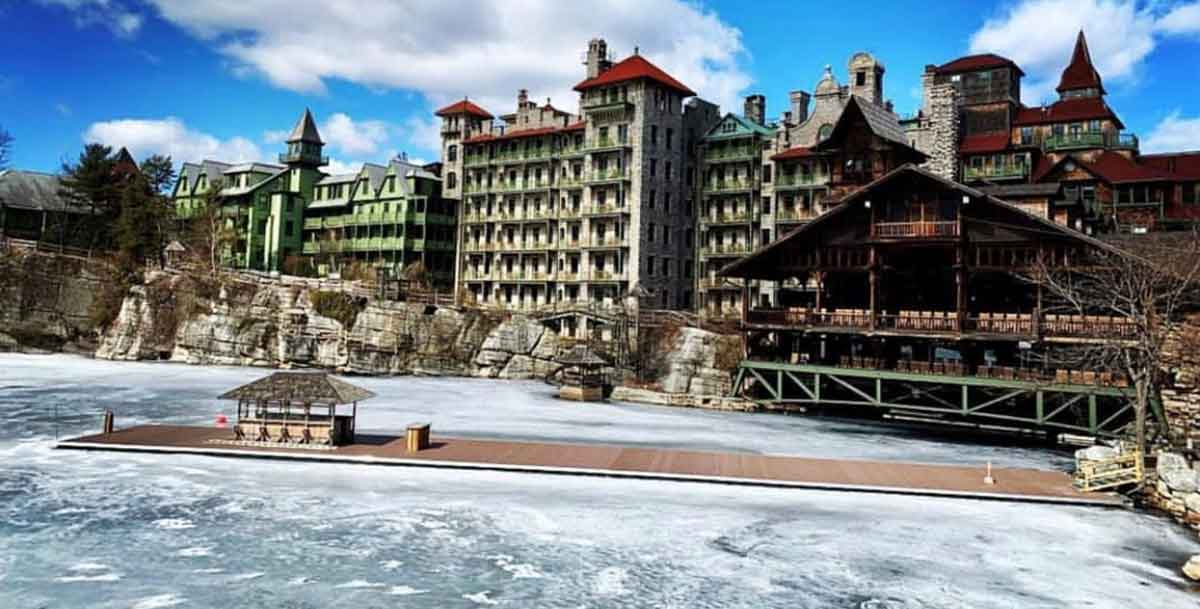 Can Floating Docks Stay in Ice? Avoid Winter Dock Damage