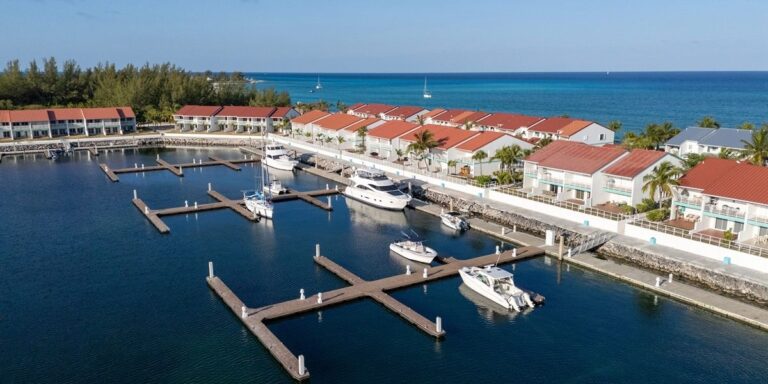 What are Industrial Grade Floating Docks? Engineering Features That Matter